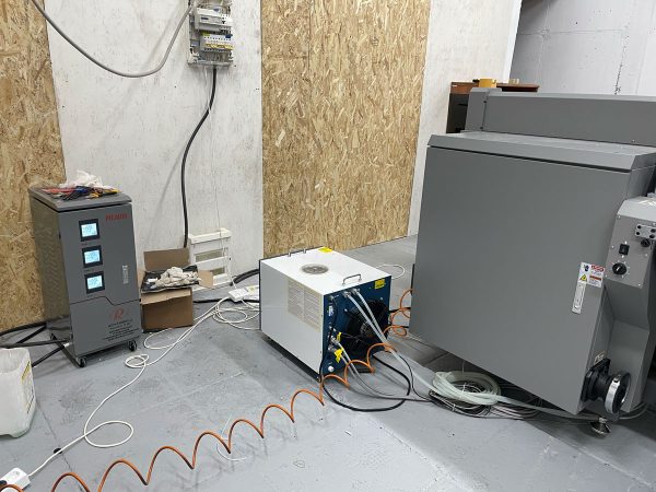 Инсталляция гибридного УФ-принтера - подключение к сети