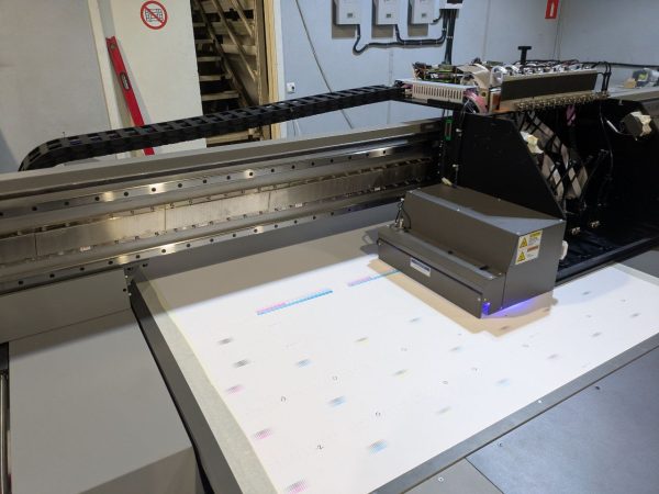 Тестовая печать на планшетном уф принтере HandTop