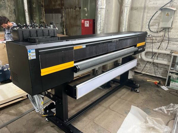 SOVA OTUS: рулонный УФ-принтер в живом производстве — инсталляция, тест и первые итоги