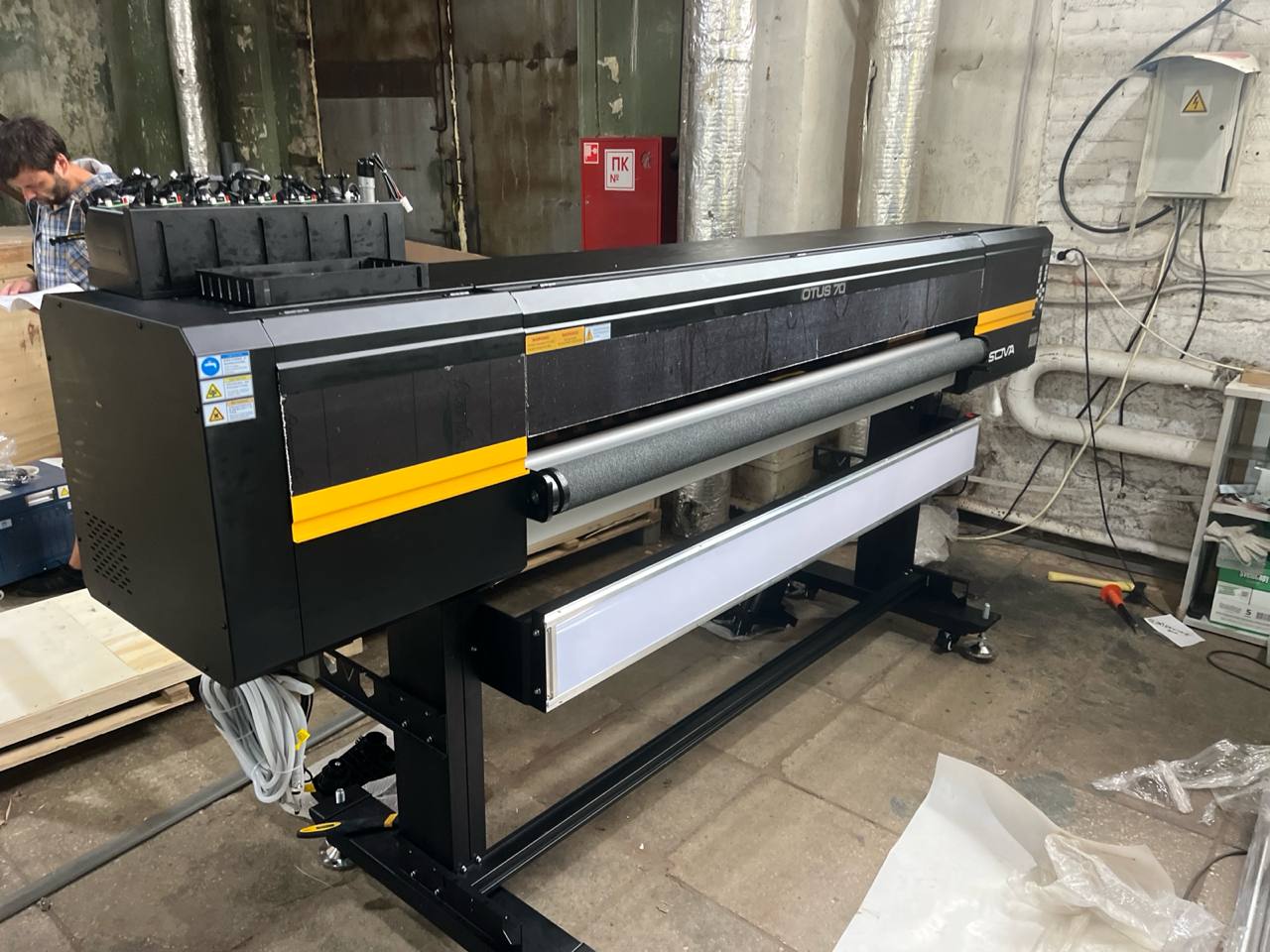 SOVA OTUS: рулонный УФ-принтер в живом производстве — инсталляция, тест и первые итоги